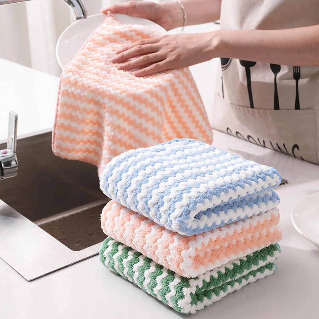 KIT DE LIMPIEZA PARA HOGAR - 3 CEPILLOS + 3 TOALLAS ULTRAS ABSORBENTES